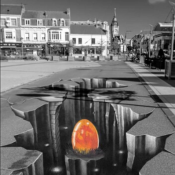 Oeuf de dragon Au niveau du théâtre, un nouveau trompe-l’œil de Sweo & Nikita représentant un œuf de dragon. https://www.noemievousinvite.fr/street-art-a-calais/