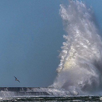 Tempete sur la digue Carnot à Boulogne sur mer