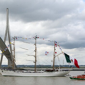 Cuauhtemoc et la SNSM Calais au pont de Normandie Sept 2017